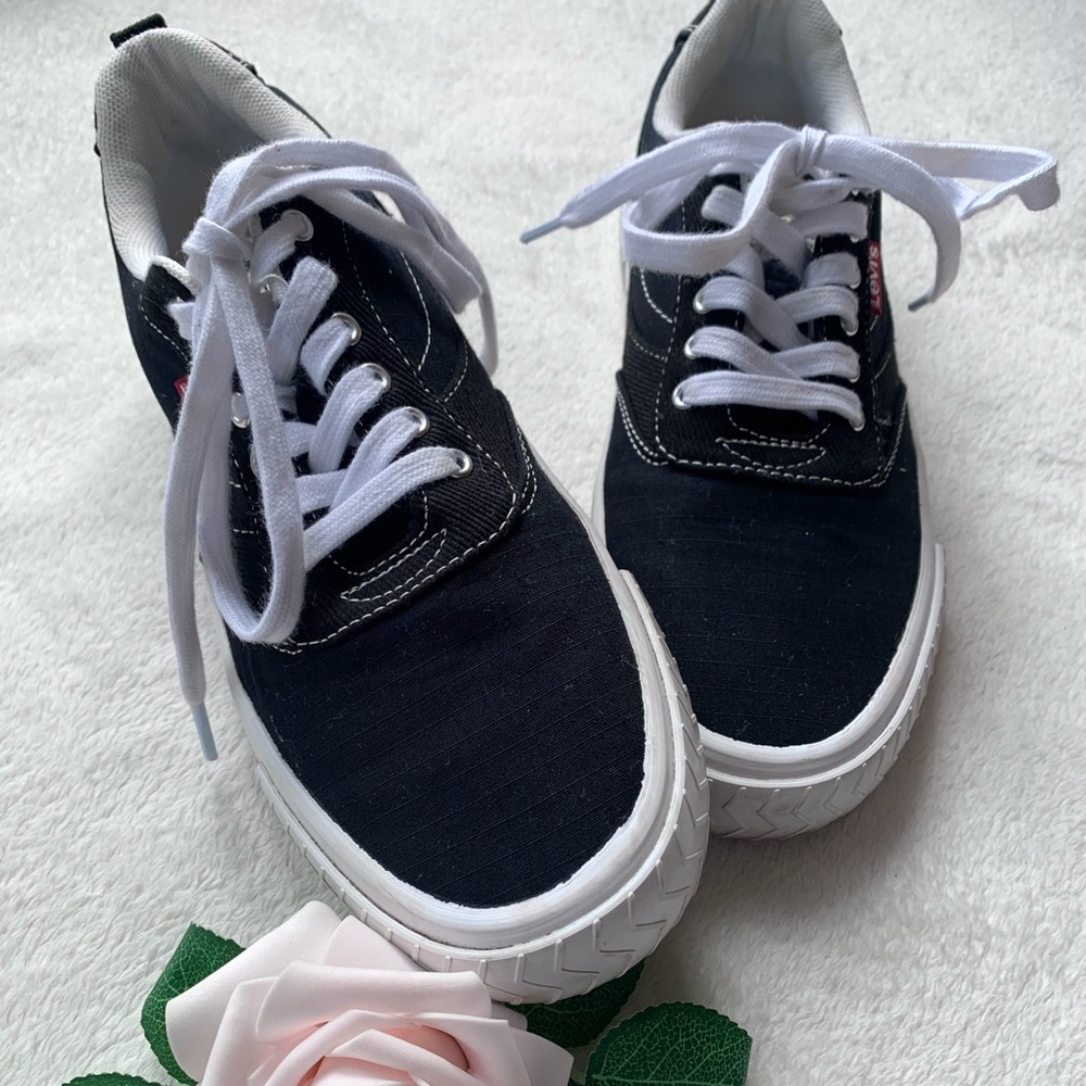 Levi’s Black/White Canvas Sneakers